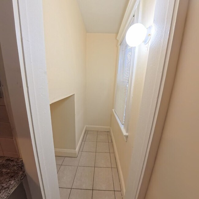 Building Photo - 140-142 Lorraine St