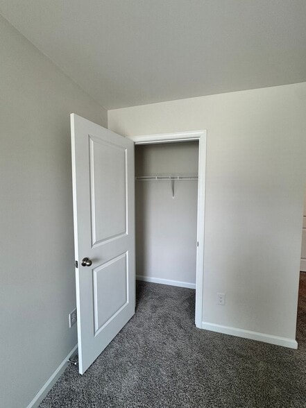 Building Photo - 120 Sunriff CT