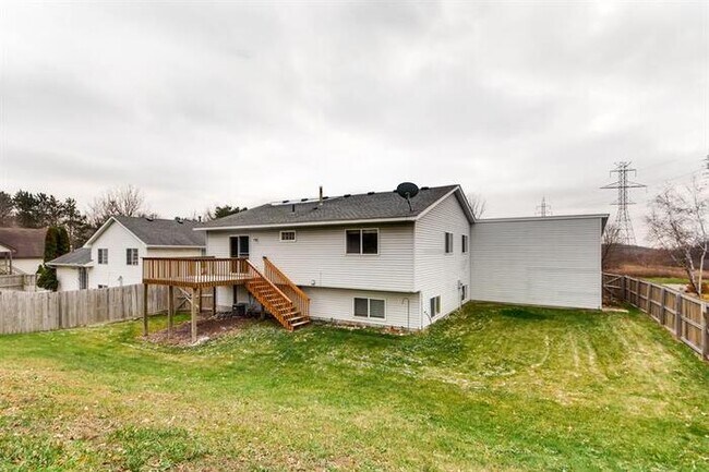 Building Photo - 2831 Carver Park Cir, Woodbury, MN, 55125