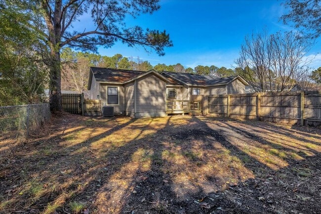 Building Photo - 2 Bed 2.5 Bath Duplex