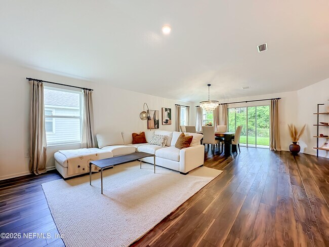 Building Photo - 826 Flach Dr