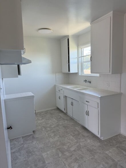 Building Photo - 2029 Delaware Ave