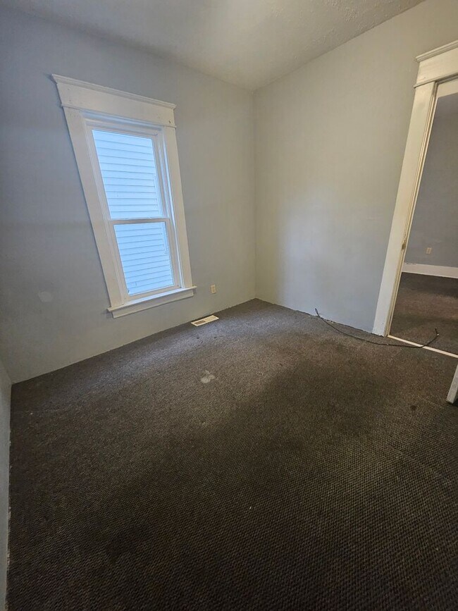 Building Photo - 1123 E 24th St