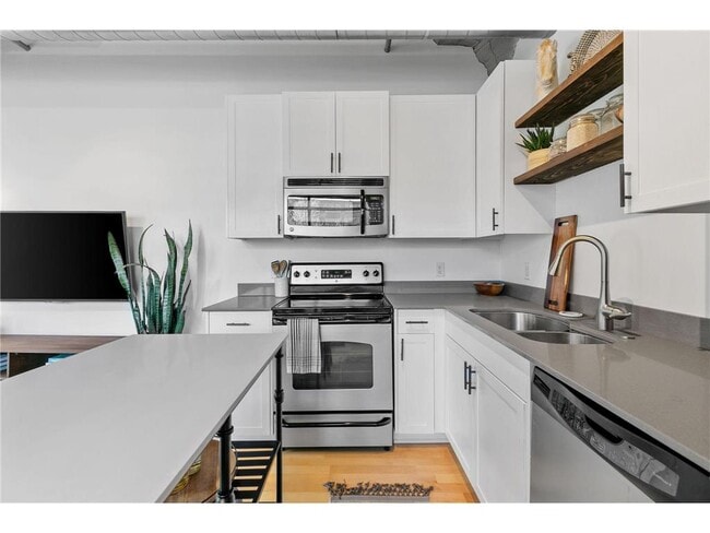 Building Photo - 748 N 3rd St