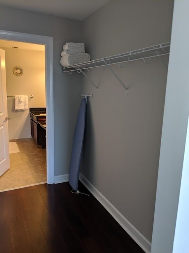 Building Photo - Condo with a View, City that is!