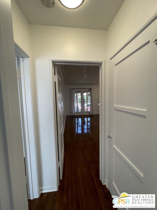 Building Photo - 927 Alandele Ave