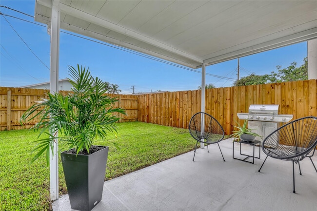 Building Photo - 414 W Mango St