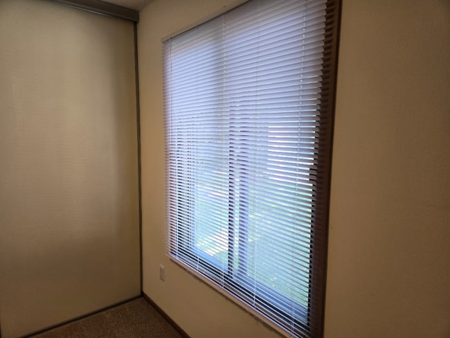 Building Photo - 6471 Hummingbird Ln