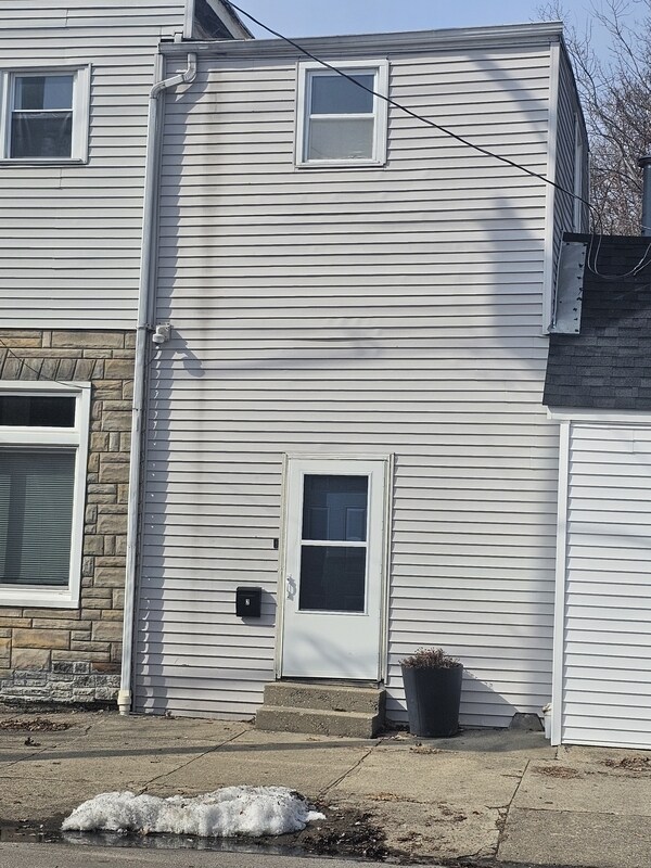 Building Photo - 847 Central Ave