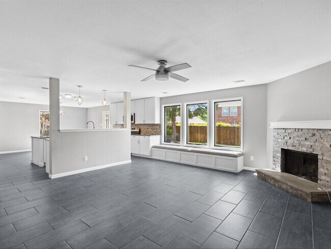 Building Photo - 5304 Los Altos Rd