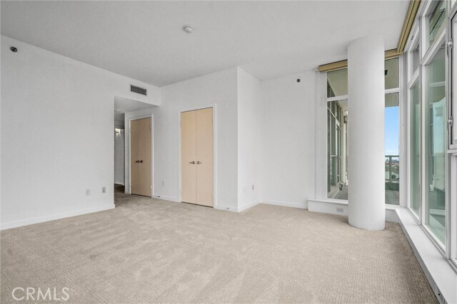 Building Photo - 411 W Seaside Way