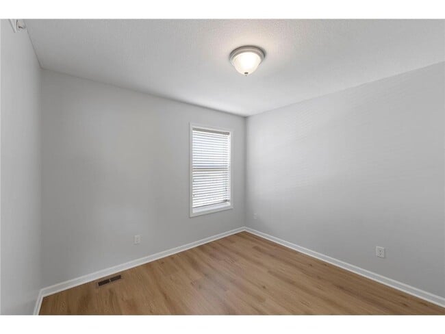 Building Photo - 8085 Central Park Way