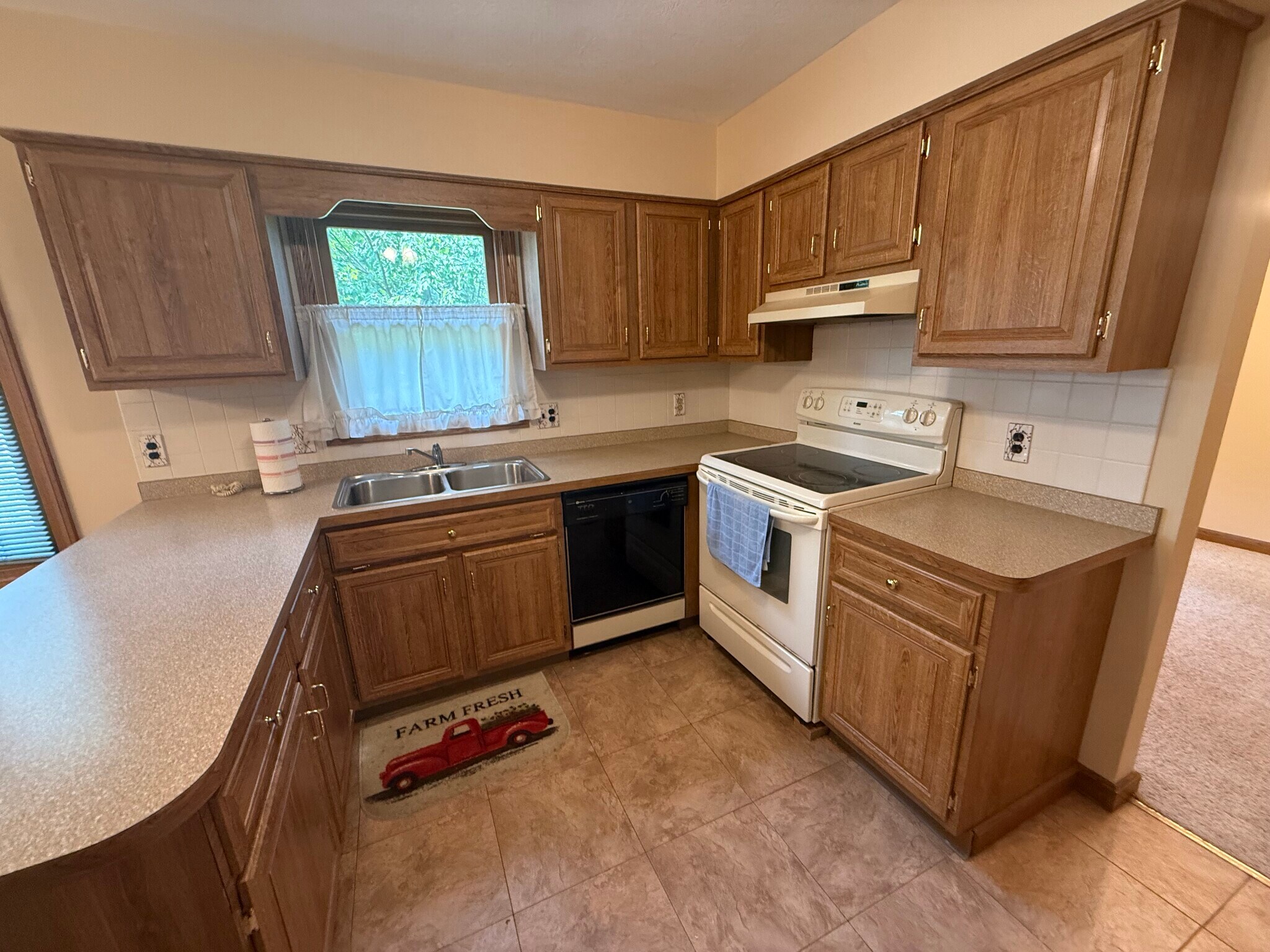 Building Photo - 4669 Pinehurst Dr