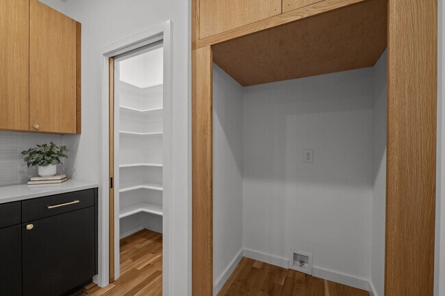 Building Photo - Stunning New Construction Home in the Hear...