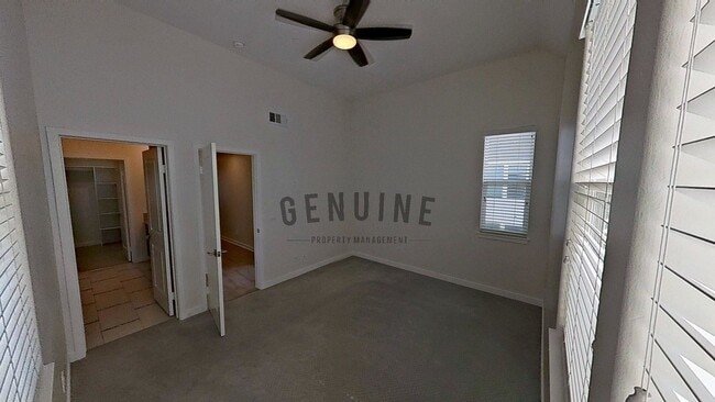 Building Photo - 3Bd 2.5Ba Townhouse w/Rooftop Deck
