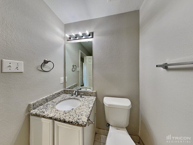 Building Photo - 1301 Water Lily Dr