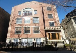 Building Photo - 654 W Briar Pl