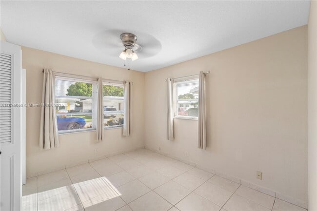Building Photo - 6712 NW 70th Ct