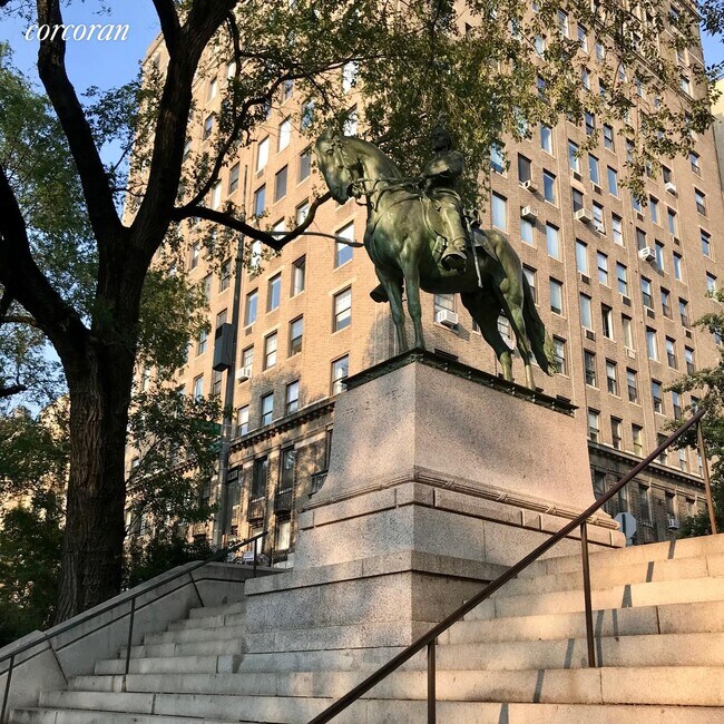 Building Photo - 69 W 106th St