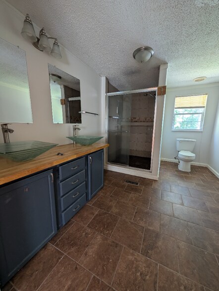 Building Photo - 135 Treasure Ln