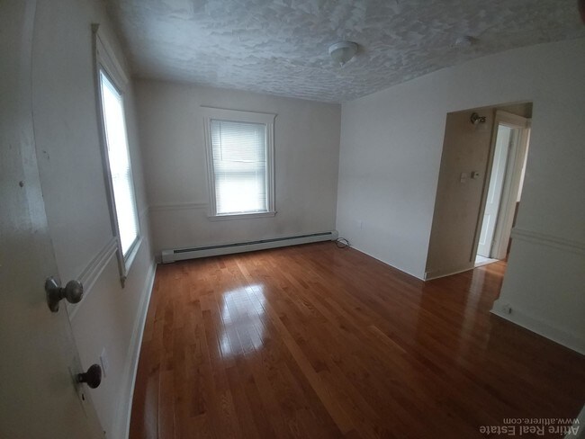Building Photo - 26 Hazelwood St