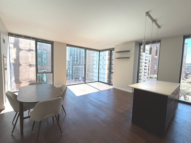 Building Photo - 845 N State St