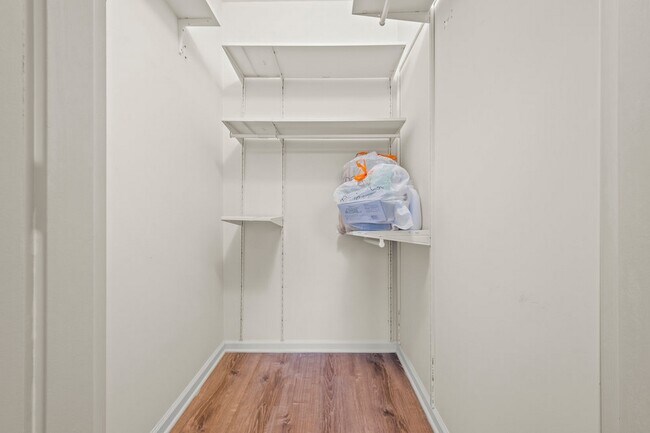 Building Photo - 102 Christopher Columbus Dr