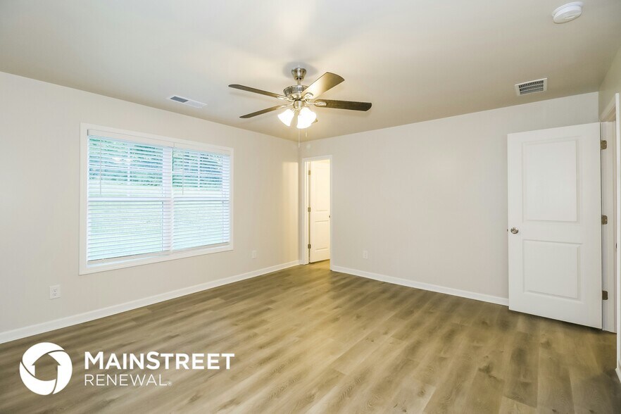 Building Photo - 430 Birch Ln SE