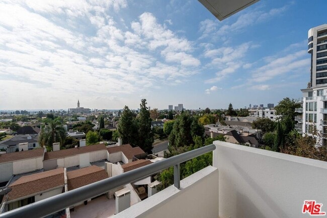 Building Photo - 10660 Wilshire Blvd