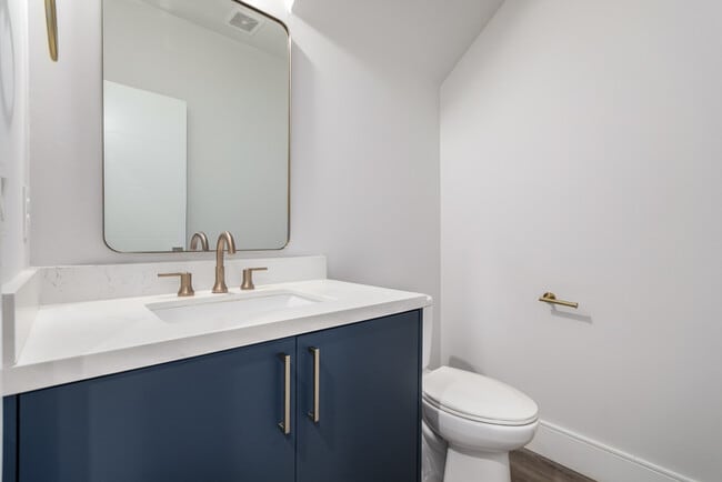 Building Photo - 165 E Lexington Ave