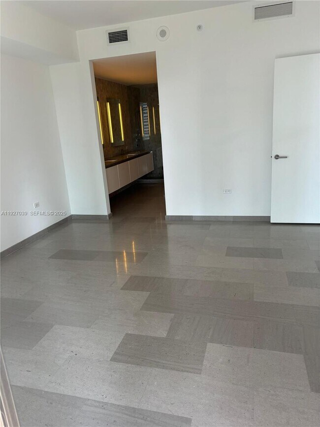 Building Photo - 68 SE 6th St