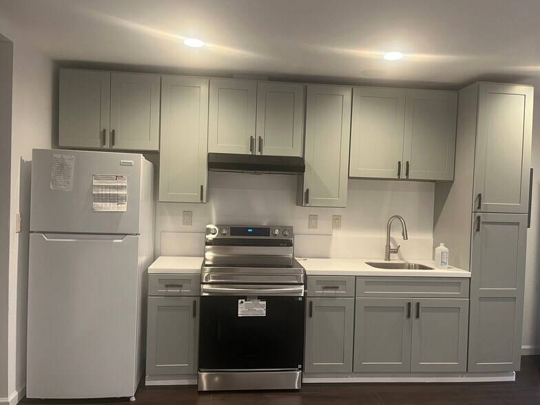 Primary Photo - 27448 Lyford St