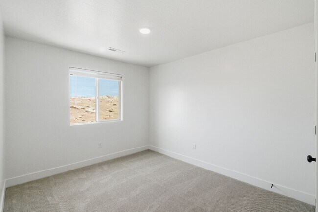 Building Photo - 5690 S Weehawken Ln