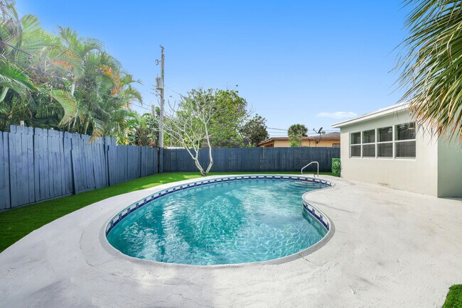 Building Photo - 3160 SW 20th Ct