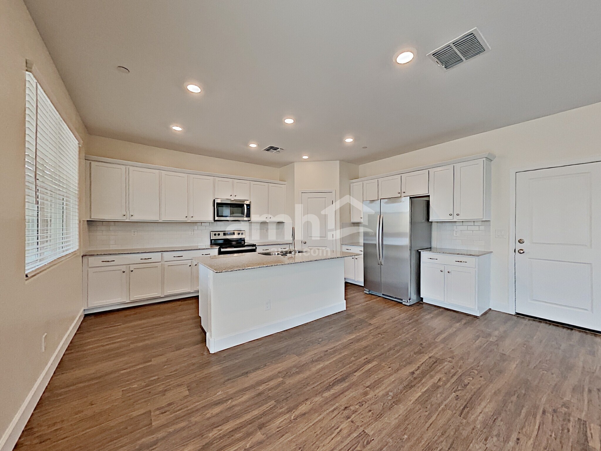 Building Photo - 5968 W Columbine Dr