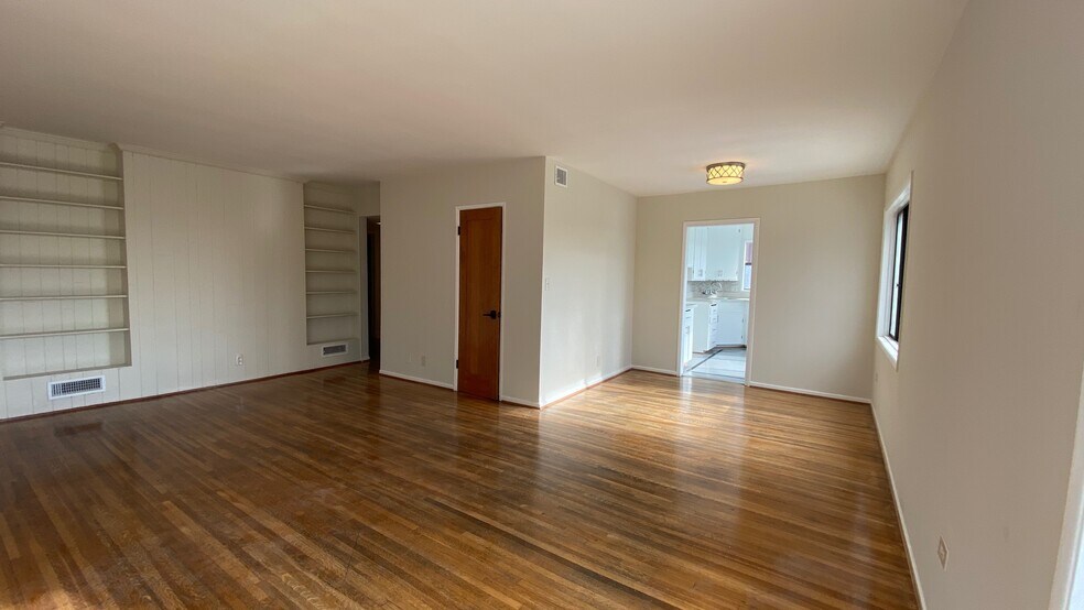 Building Photo - 4425 Maplewood Ave