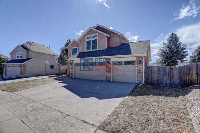 Building Photo - 5934 Instone Cir