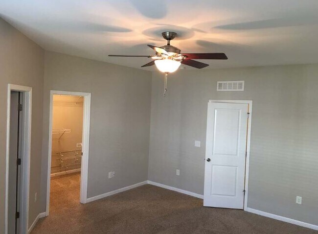 Building Photo - 727 Treviso Ln