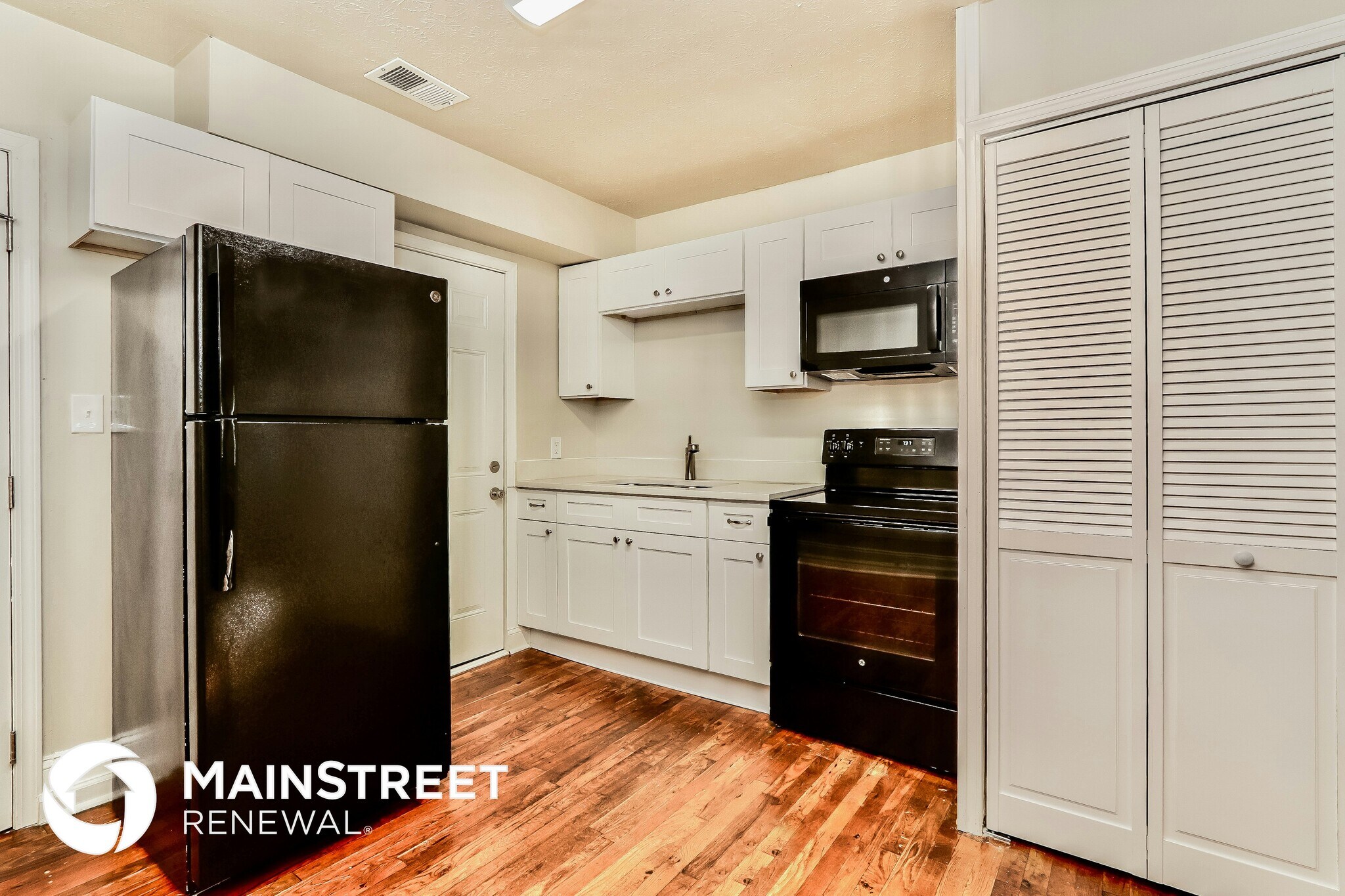 Building Photo - 1025 S 40th St