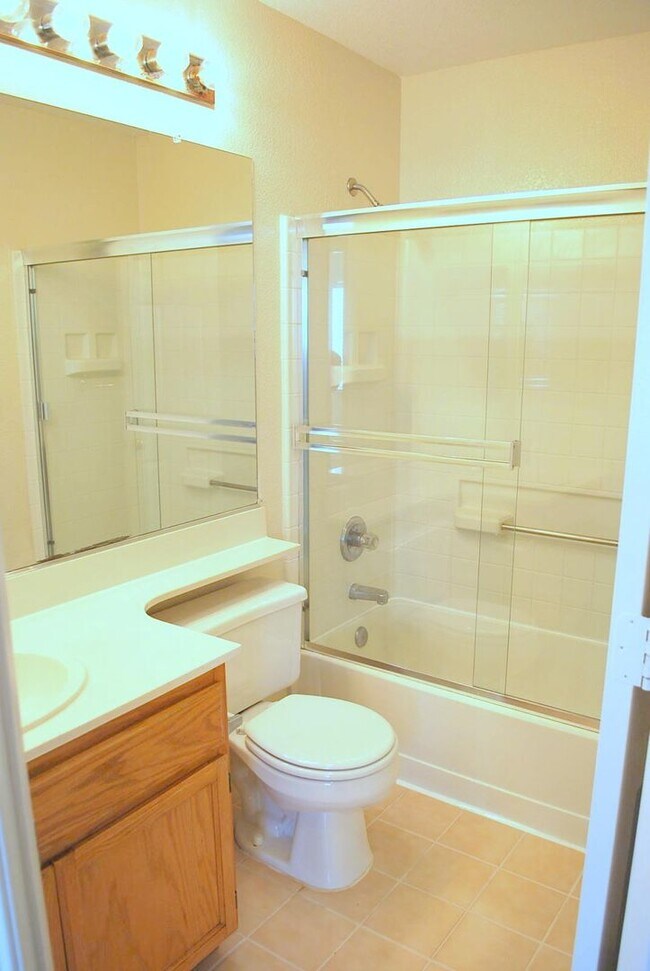 Building Photo - REDUCED ! Bright & Modern Townhouse in Beautiful Danville! Close to Blackhawk Plaza!