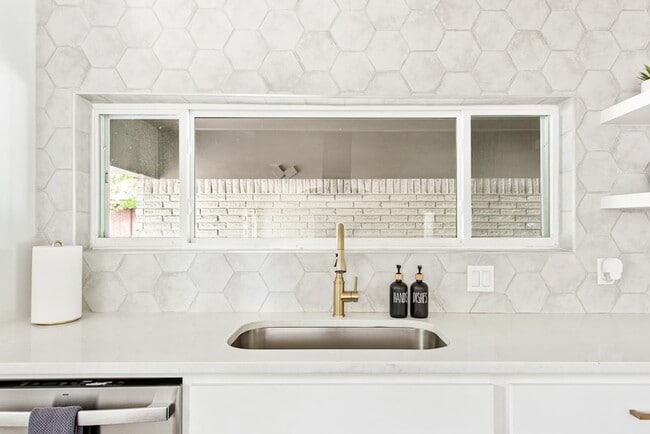 Building Photo - 4252 McComas Rd