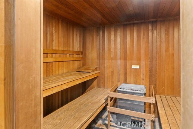 Building Photo - 6752 Hillpark Dr