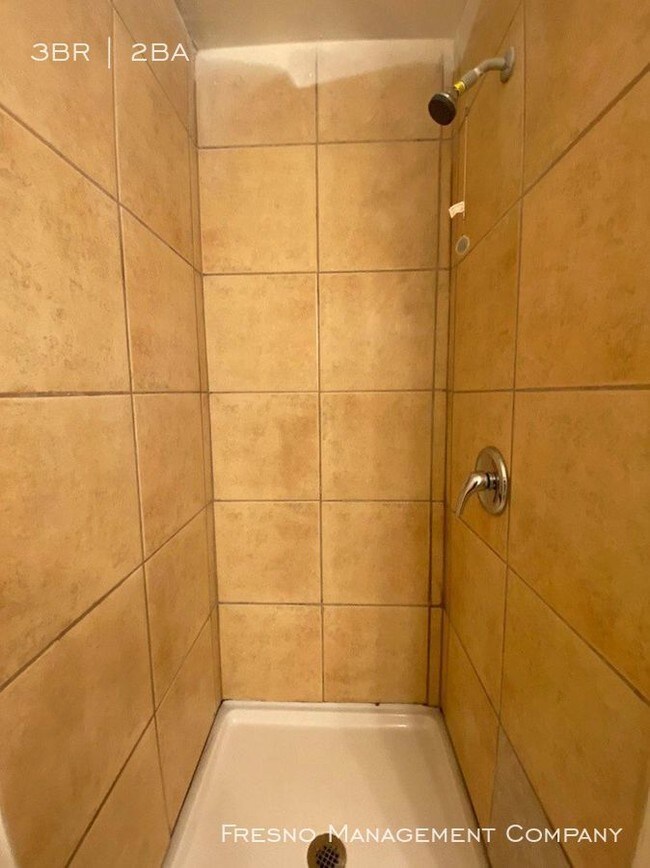 Building Photo - 1115 W Simpson Ave