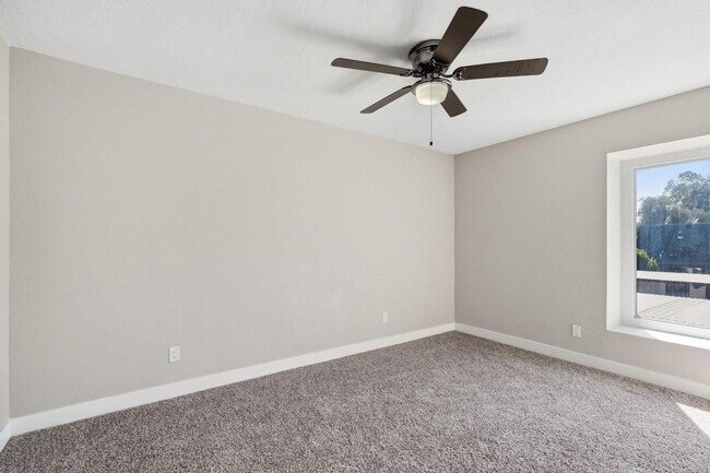 Building Photo - 8053 N 32nd Dr