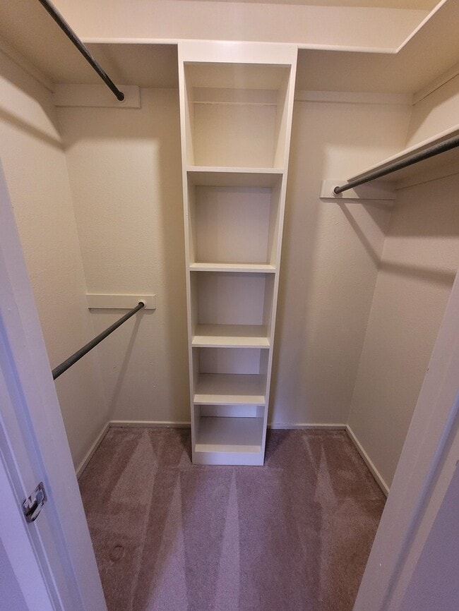 Building Photo - 2 bed 2 bath townhome with 1 car garage