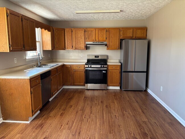 Building Photo - 208 Colwell Ln