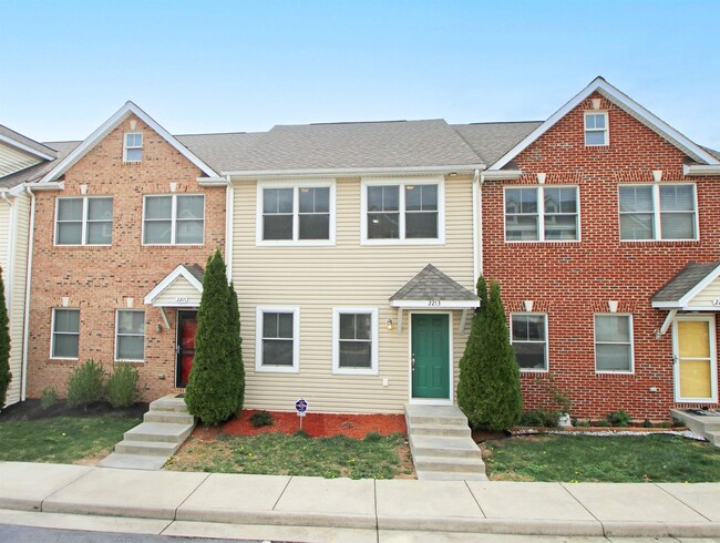 Primary Photo - 2213 Lapis Ln