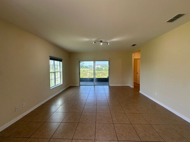 Building Photo - 172 Primrose Dr