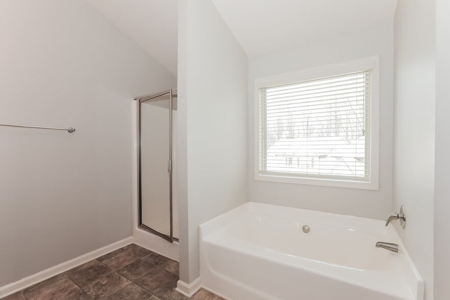 Building Photo - 825 Westmoreland Ln NE