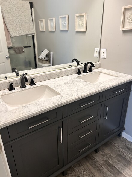 Building Photo - 324 Gallery Way